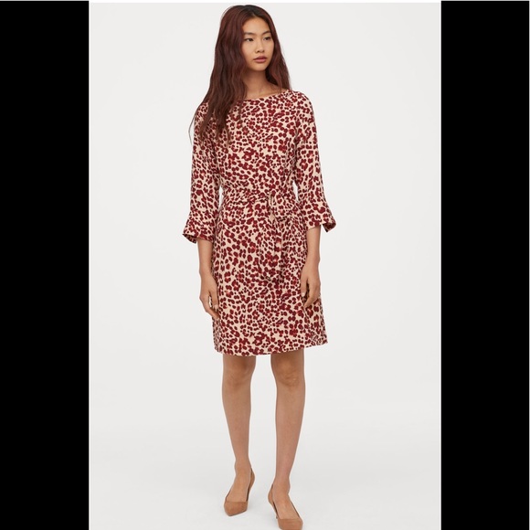 H&M Dresses & Skirts - Dress With Tie Belt